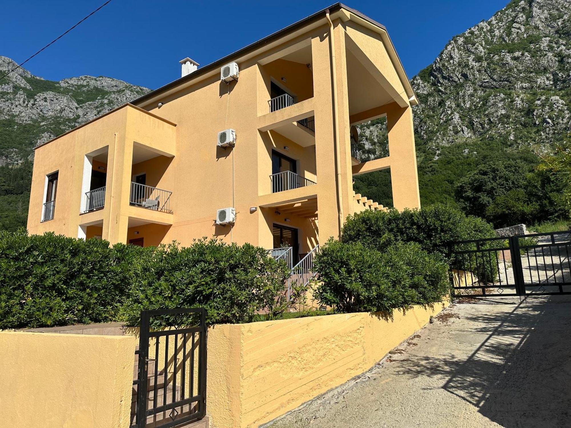 Villa Risan Apartments Zewnętrze zdjęcie